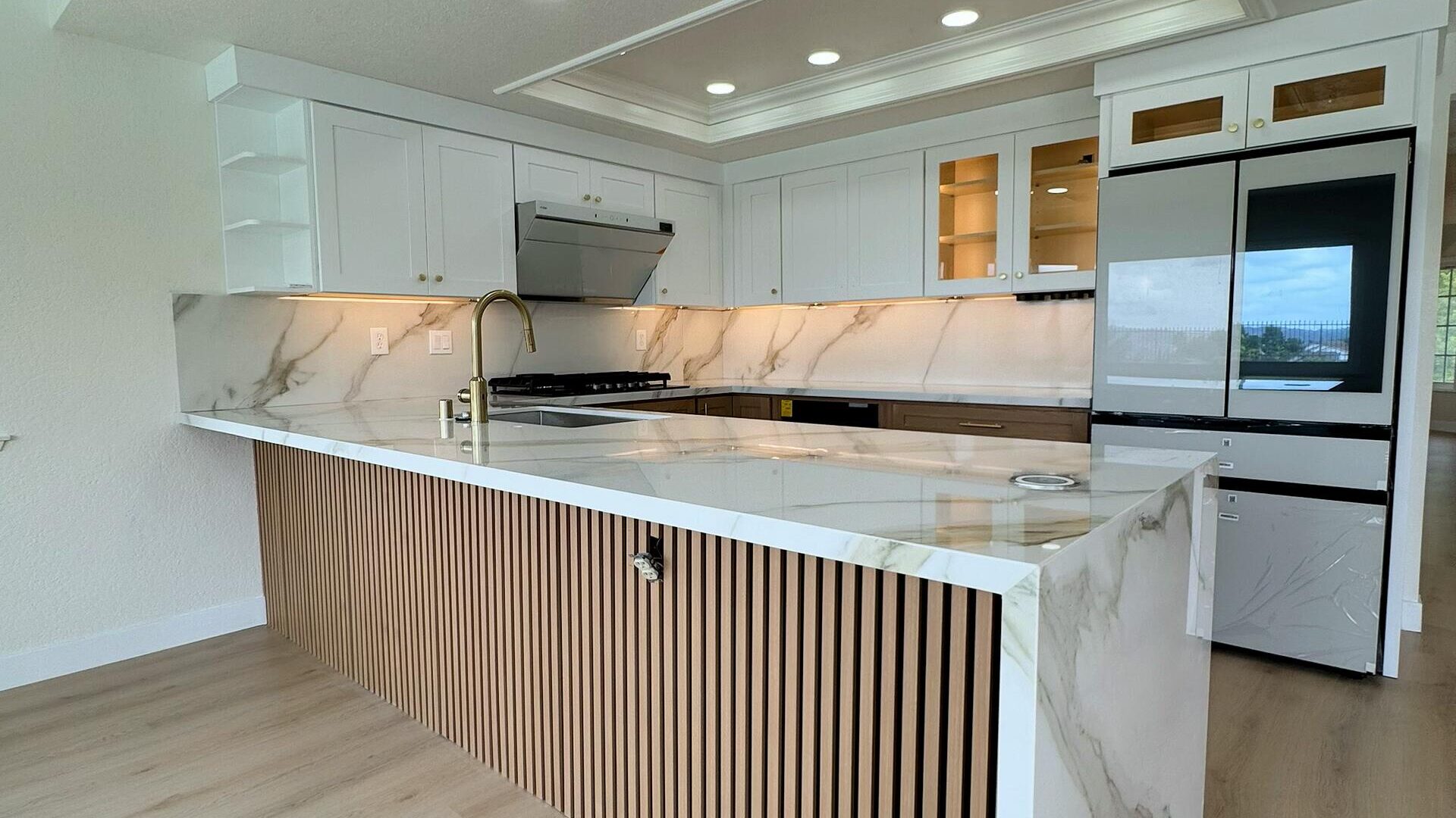 Full Backsplash With Waterfall Countertop Kitchen