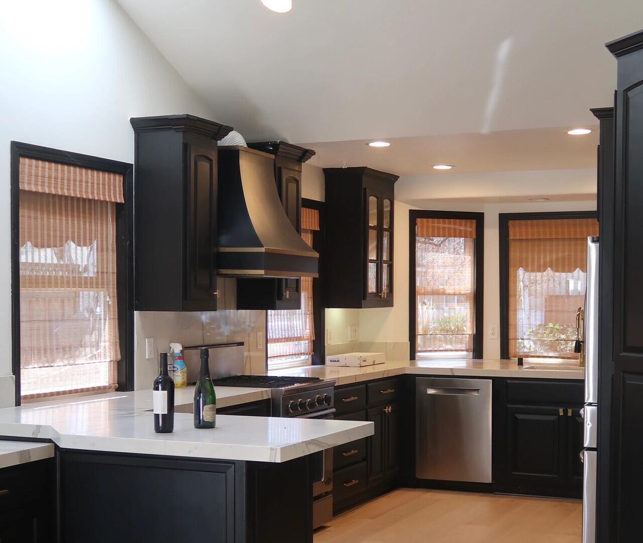 Bold Elegance: Black Kitchen Cabinets & White Countertops