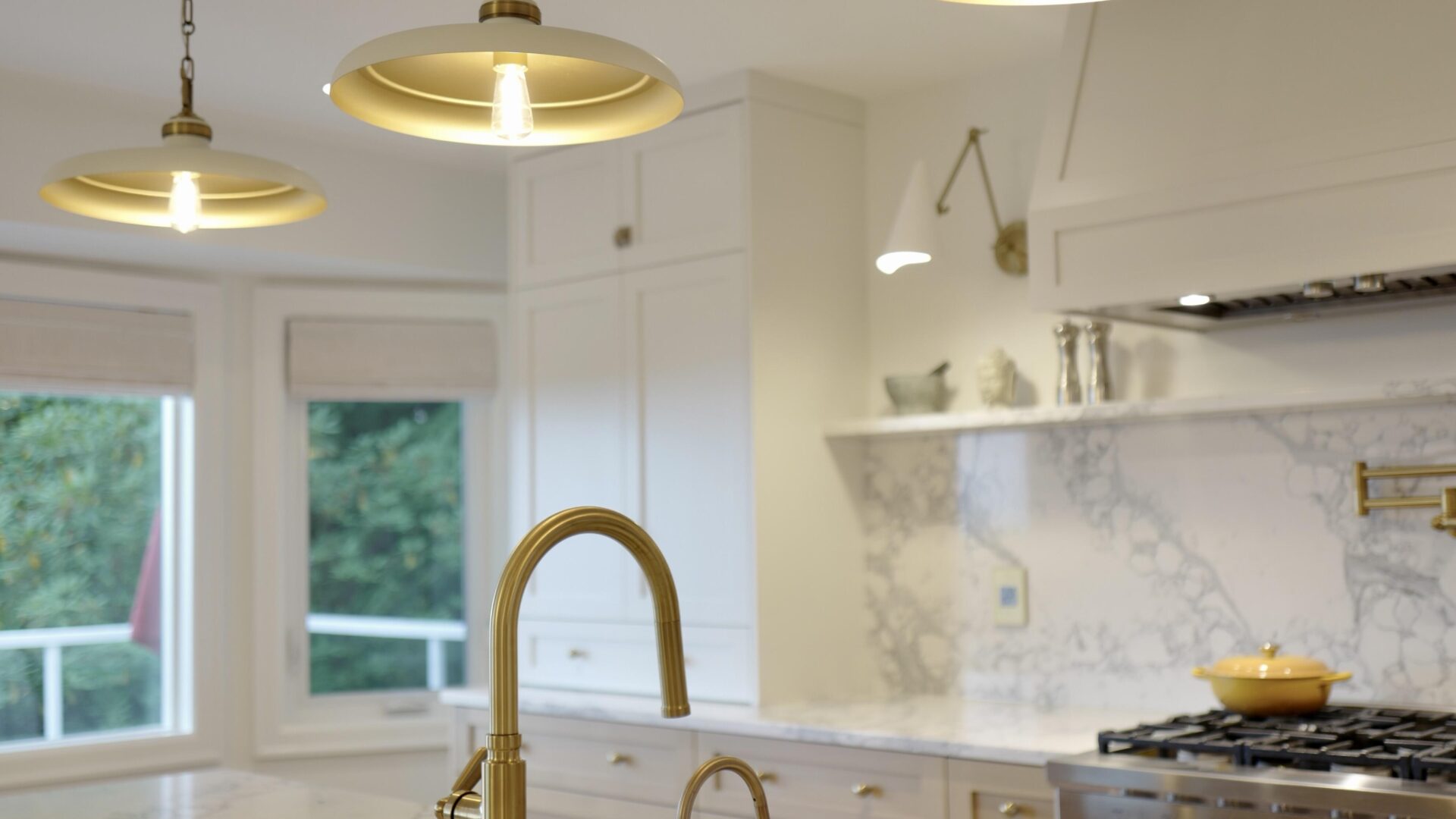Warm Elegance: Natural Wood & Gold Kitchen